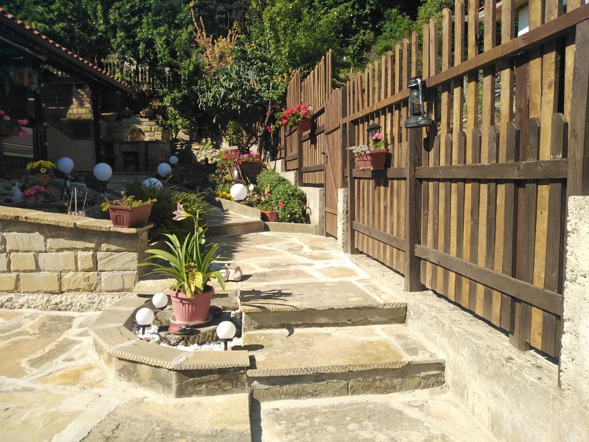 Къща За Гости Уют С. Жеравна Exterior foto